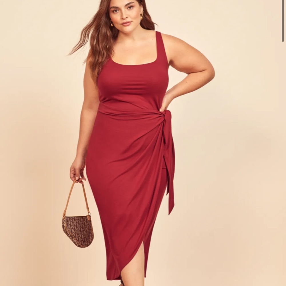 REFORMATION KAILA DRESS NWT - COLOR SANGRE